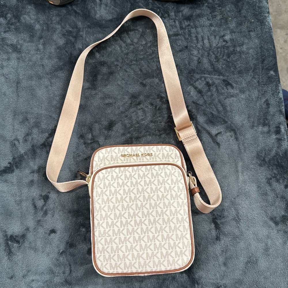 Michael Kors Medium Jet Set Travel Crossbody